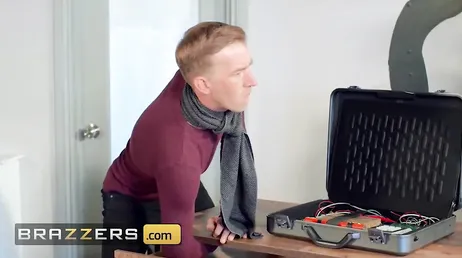 Min svärmor vet inte längre hur hon ska få mig att titta på hela hennes rumpa...