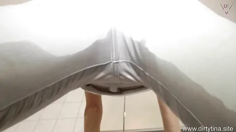 Il baise une bonne femme mûre qui jouit à coups de giclée, pouah !