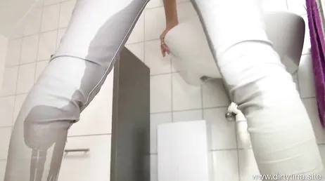 Il baise une bonne femme mûre qui jouit à coups de giclée, pouah !