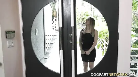 Den här blondinen är expert på att ge fotjobb.