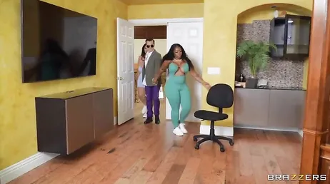 Deux grosses femmes très excitées me laissent essoufflé, au secours !!!