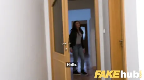 Hennes första porrscen och som vanligt är hon nervös.