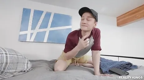 Det slutade med att jag gjorde en porrtrekant med två svarta studenter..