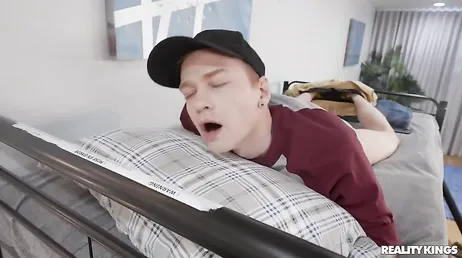 Det slutade med att jag gjorde en porrtrekant med två svarta studenter..