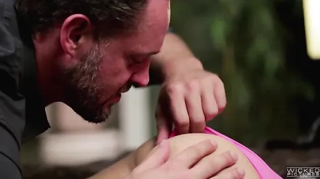 A sobrinha desse cara tem a bucetinha masculina mais suculenta...