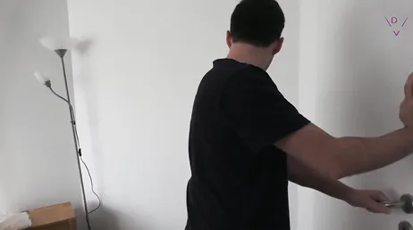 Grand-mère dort complètement, il veut la toucher complètement...