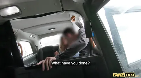 Le Thai May Thai finit par sucer le chauffeur de taxi..