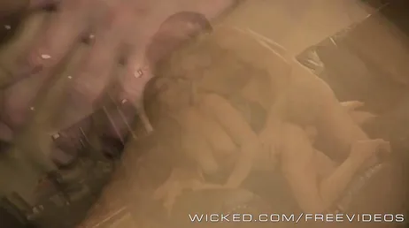 Tu aimes la salope ? J'adore manger toute cette chatte...