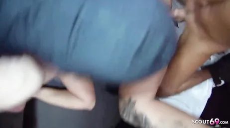 L'allemande Mia Blow profite d'une baise gangbang XXX