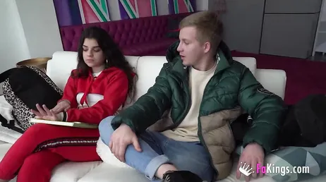 Han knullar en god vän från universitetet, vilket fan!