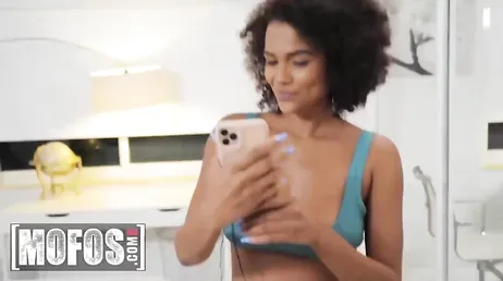 Scopando questa ragazza nera di nome Alina Ali, che bel culo!