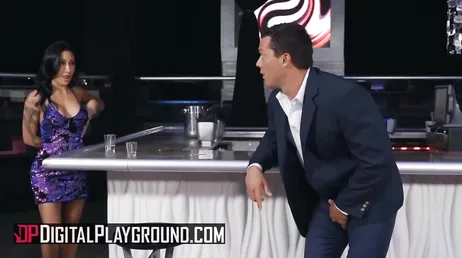 Amia Miley, comme tu apprécies la bite du grand Ramon Nomar...