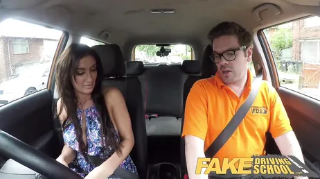On fait une chose, je te baise dans la voiture et je t'approuve, d'accord ?