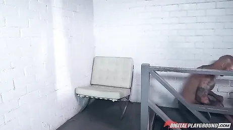Slampan AJ Applegate älskar att få sin röv uppäten överallt..