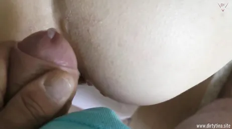 Jambes grandes ouvertes et réception d'une baise hard, uuf !