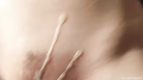 Jambes grandes ouvertes et réception d'une baise hard, uuf !