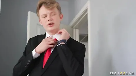 Quelle façon de chevaucher cette rousse au gros cul, pouah !