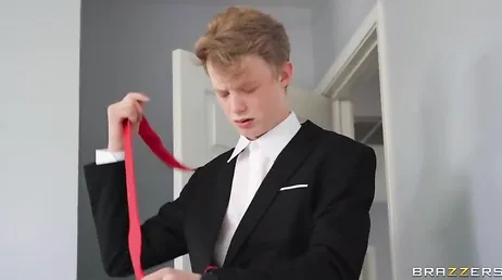 Quelle façon de chevaucher cette rousse au gros cul, pouah !