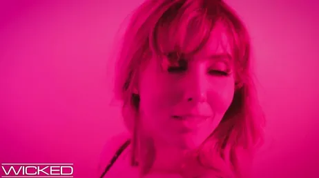 Lena Paul, que jeito você tem de sacudir essa bunda grande, ah!