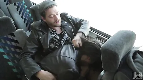 Vilken galenskap! Avsugningar på bussresan!