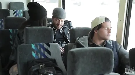 Vilken galenskap! Avsugningar på bussresan!