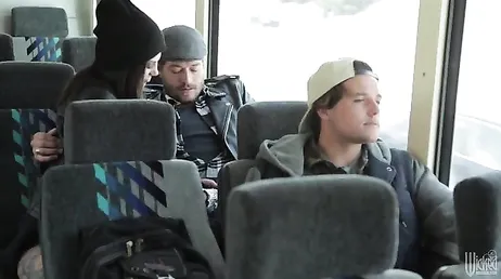 Vilken galenskap! Avsugningar på bussresan!