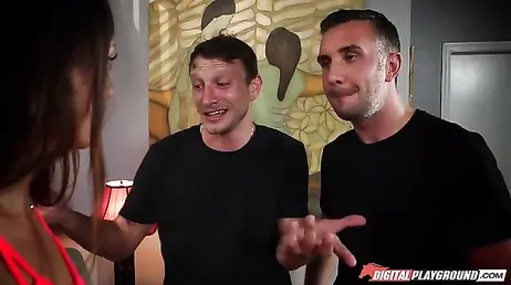 Slampan Jade Nile slutar med att jävlas med de rörliga killarna