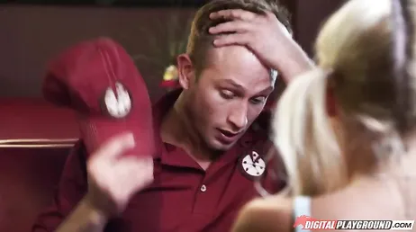 Quelle façon de sucer la bite de la blonde Jesse Jane..