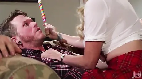 Stormy Daniels adora essere scopata molto forte, brutale!