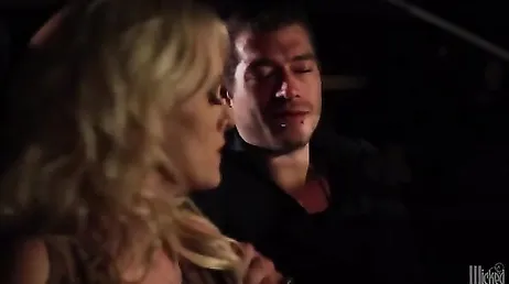 Stormy Daniels adora essere scopata molto forte, brutale!