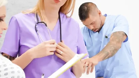 Colegas de trabalho transando na mudança de turno, ugh!