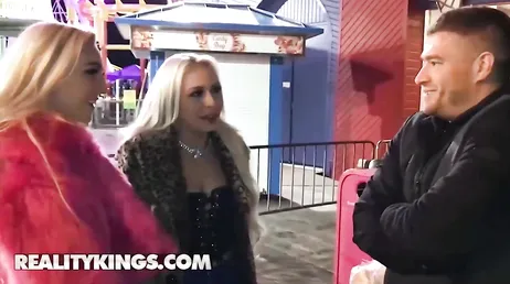 Xander Corvus baise avec Carmen Caliente et Kendra Sunderland