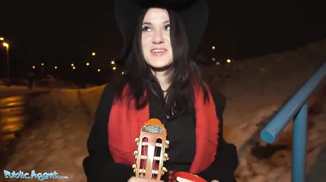 Ils proposent de l'argent à ce musicien de rue pour qu'il baise..