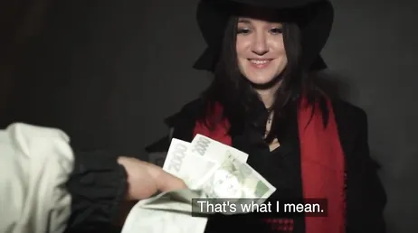 Ils proposent de l'argent à ce musicien de rue pour qu'il baise..
