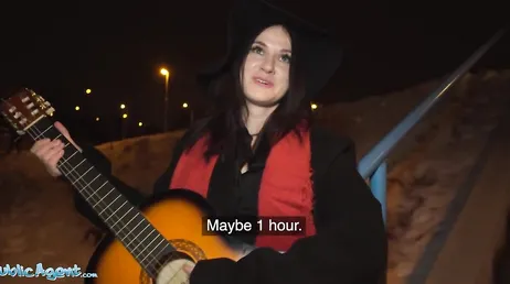 Ils proposent de l'argent à ce musicien de rue pour qu'il baise..