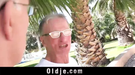 Tanto che poi dicono che le suore sono sante e vergini, sì...
