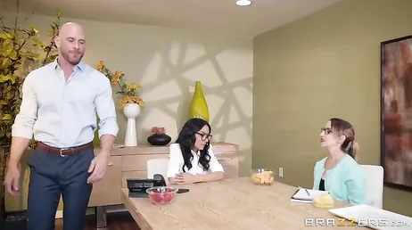 Tia Cyrus, vilken jävla hon blir av Johnny Sins..