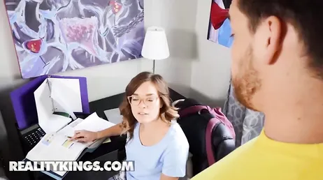 Charly Summer suger och jävlas med sin systers pojkvän