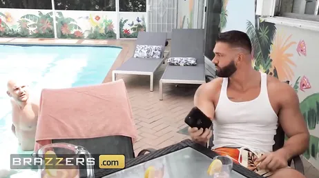 Estaba deseando Alexis Fawx que la follase el calvo de J-Mac