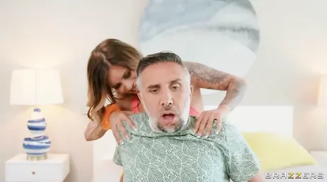 What great threesomes Keiran Lee has with his daughters...
