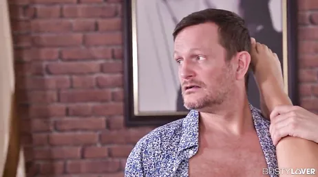 Je l'avoue, mes yeux se tournent vers les gros seins du voisin