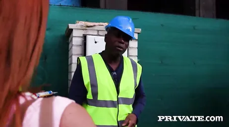 Gia Tvorricceli se laisse baiser par trois blacks avec de belles bites !
