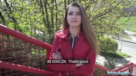 Eerste keer in een gloriehole en hij lijkt het erg leuk te vinden.