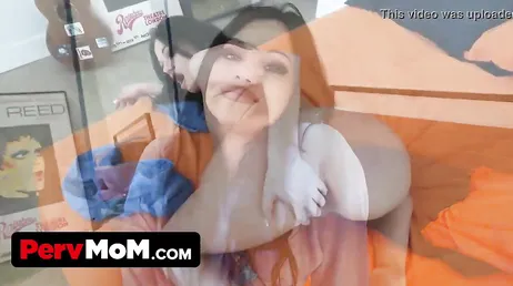 A funcionária não fala minha língua, mas gosta do meu pau...