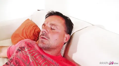 Embauchez une pute pour baiser avec elle tout l'après-midi.