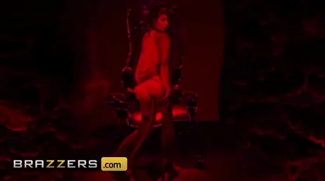 Gina Valentina, een duivel met een verlangen naar lul, wat een slet!