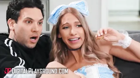 Die unschuldige Khloe Kapri wartet darauf, dass sie kommen und sie hart ficken.