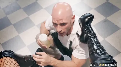 Brittany Andrews com uma vontade louca de comer um bom pau..