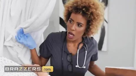 A doutora Demi Sutra fica maravilhada com o pau gostoso do paciente..