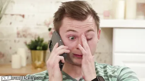 Fils, comme tu as grandi, ça fait longtemps qu'on ne s'est pas vu, viens ici...